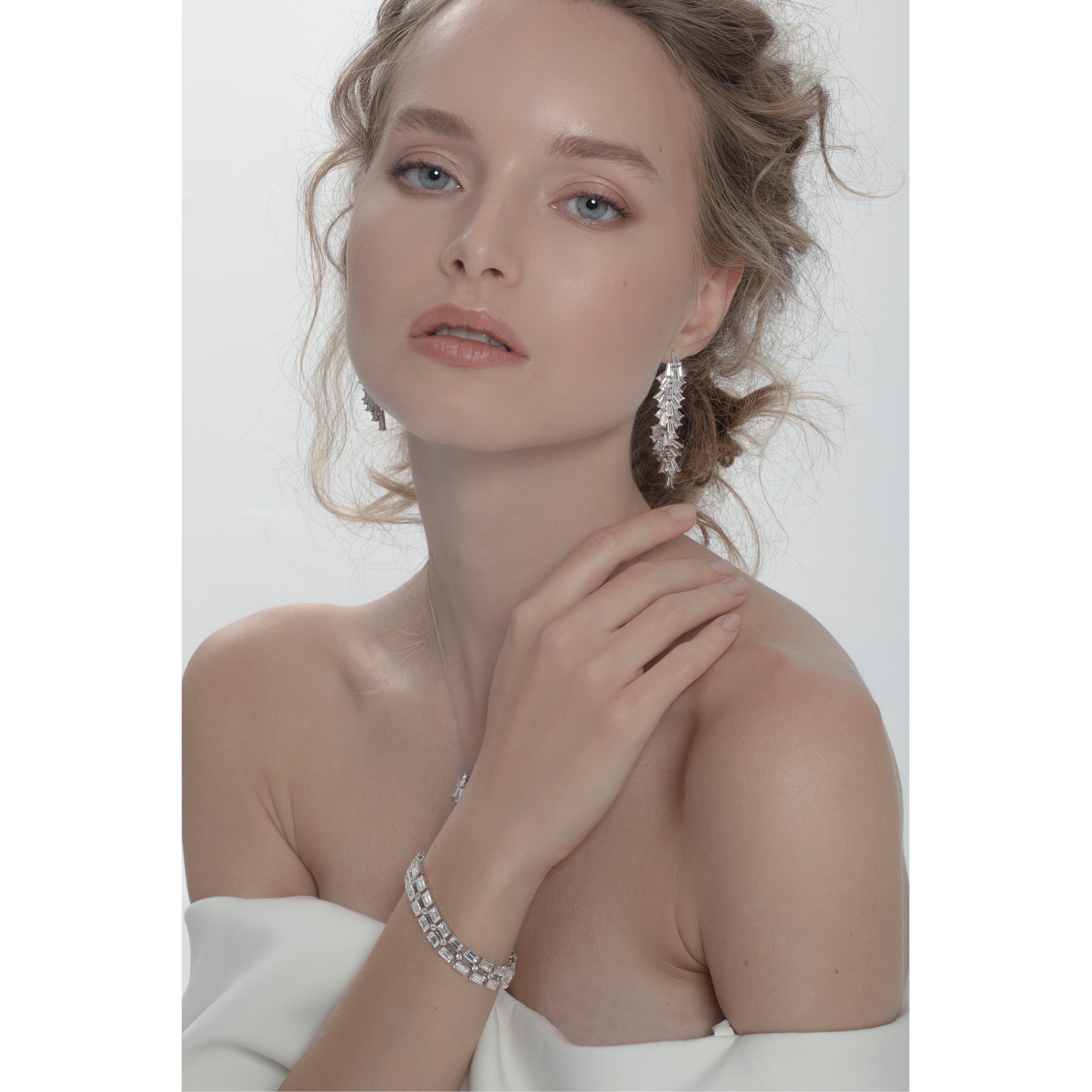 11 Carat Diamond Hybrid Gold Earring