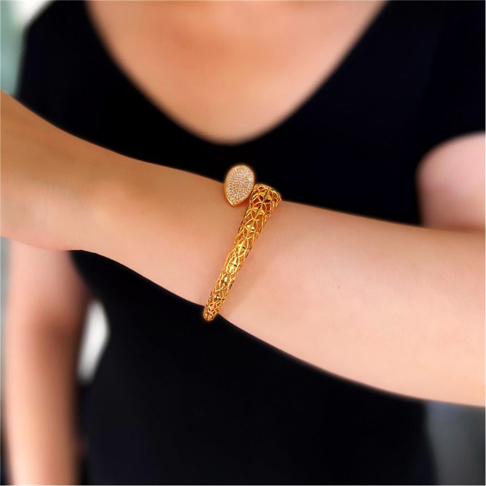 22 Carat Gold Star Detailed Stone Cuff Bracelet