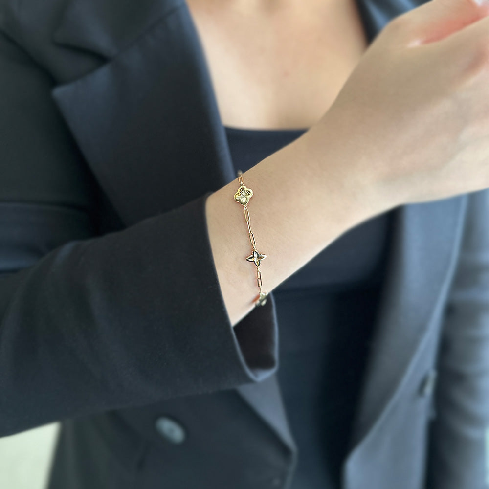Gold Bracelet with Clover Motif