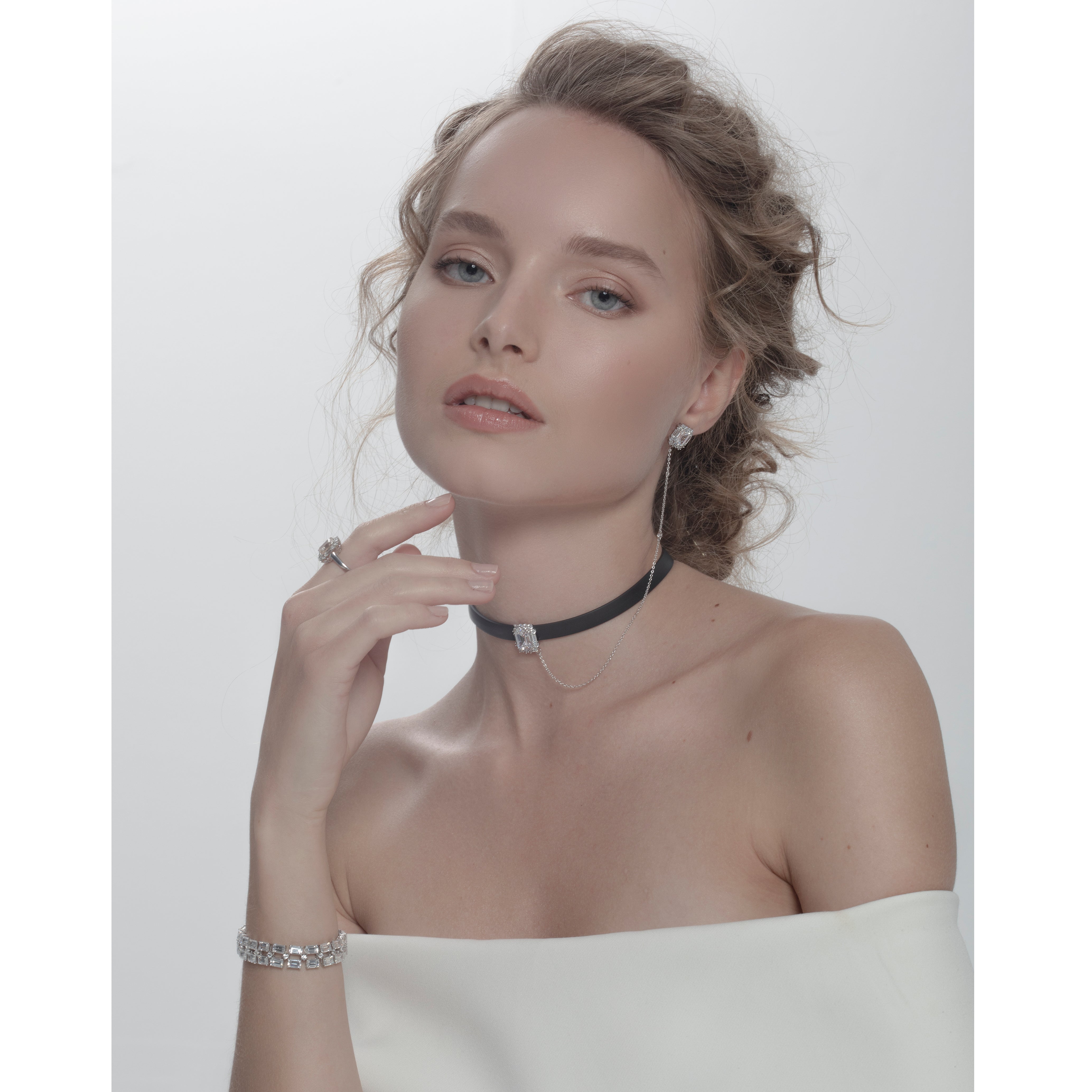 9 Carat Diamond Hybrid Anturage Gold Neckmaran
