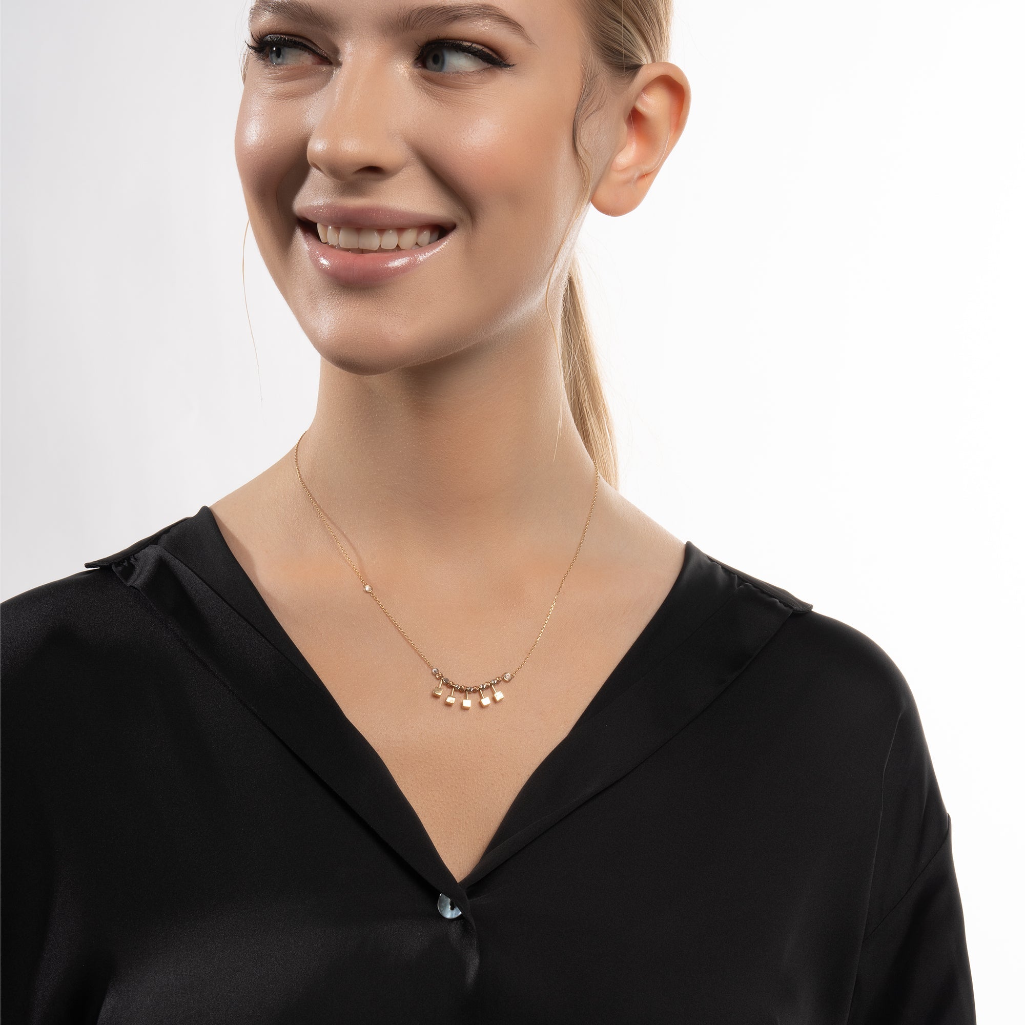 Cube Detailed Dorika Ball Gold Necklace