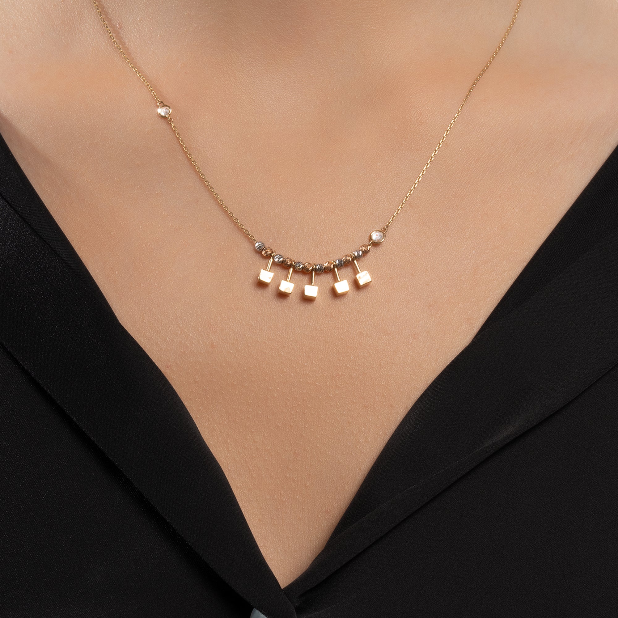 Cube Detailed Dorika Ball Gold Necklace