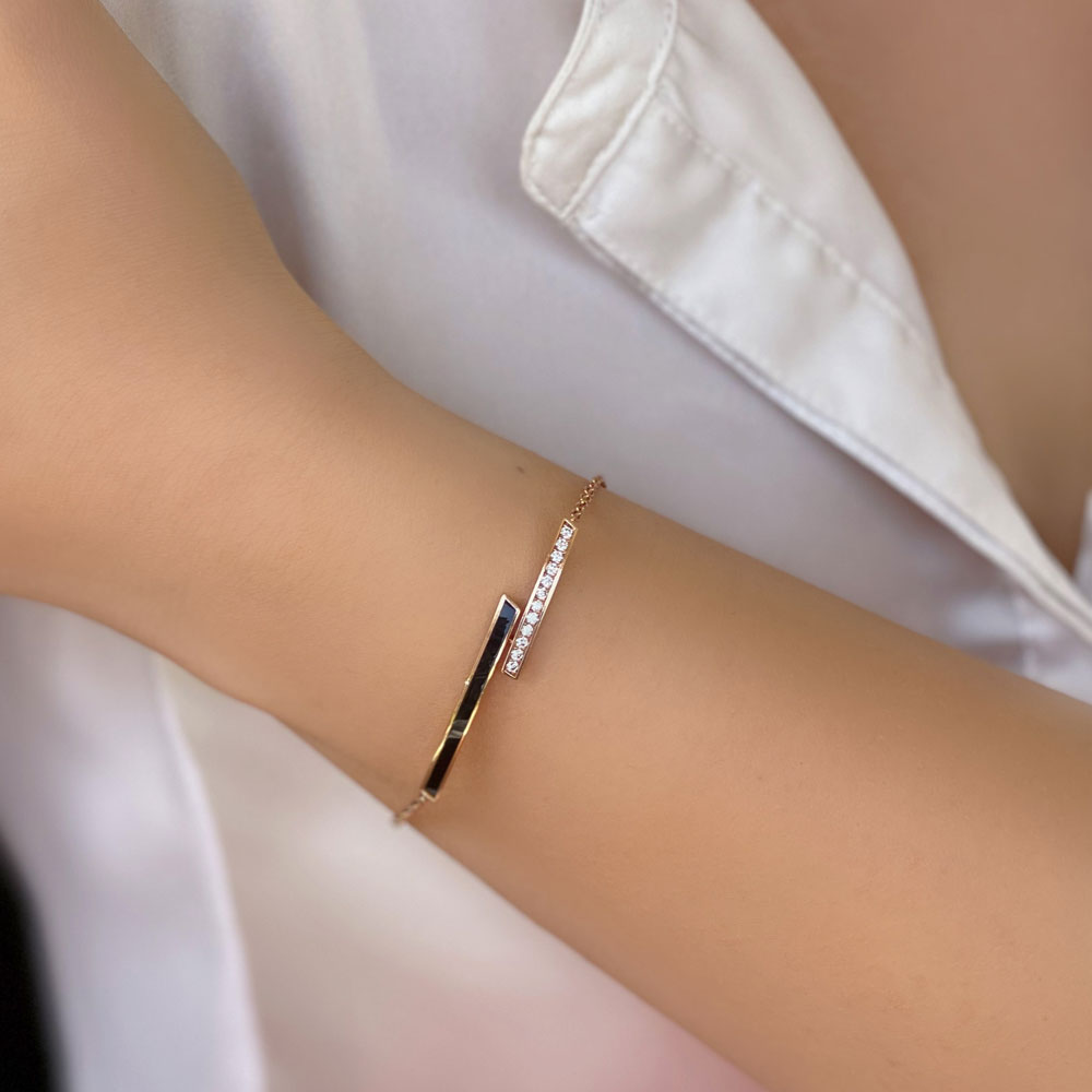 14 Carat Black Enamel Rose Bracelet
