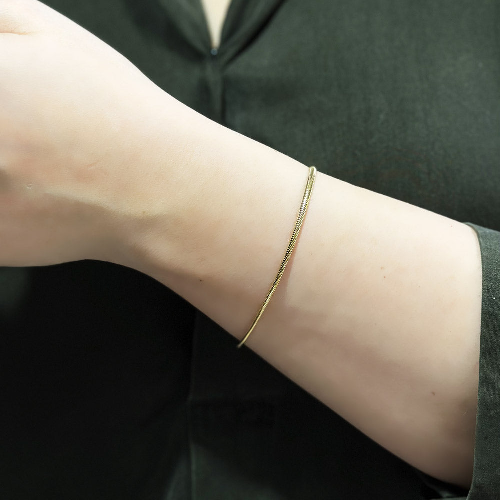 Minimal Herringbone Chain Bracelet