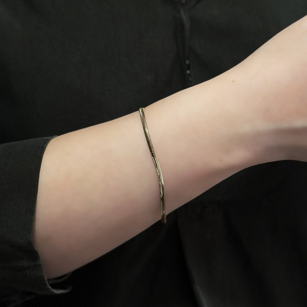 Minimal Herringbone Chain Bracelet