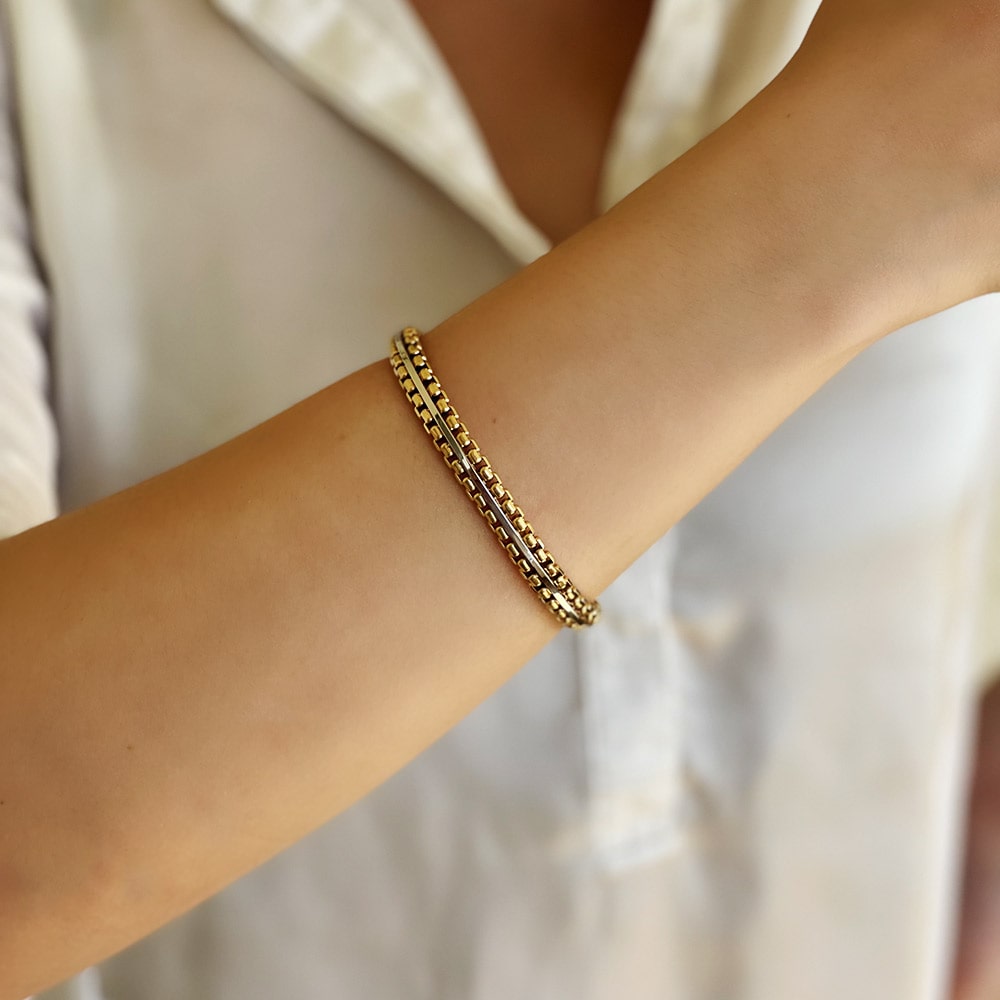 18 Carat Cuff