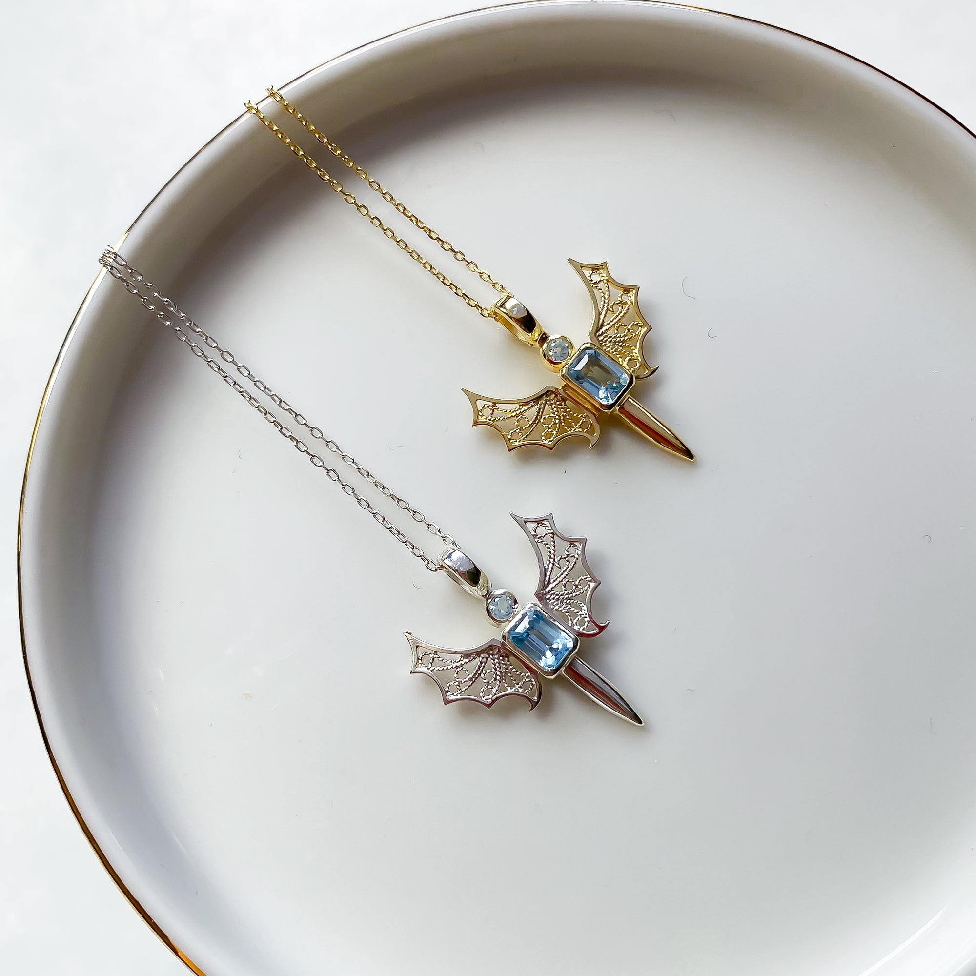 BOLD DEVOLO NECKLACE - BLUE TOPAZ STONE