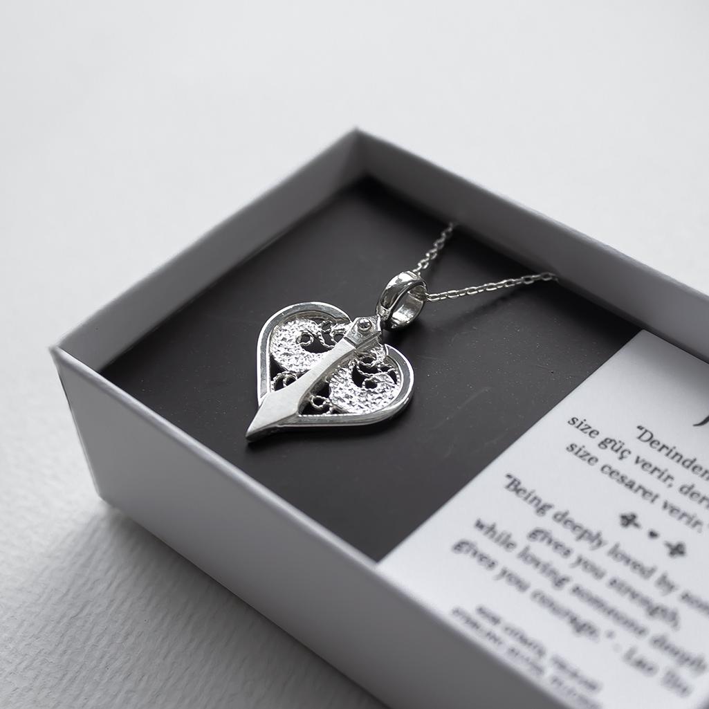 JOAN HEART NECKLACE