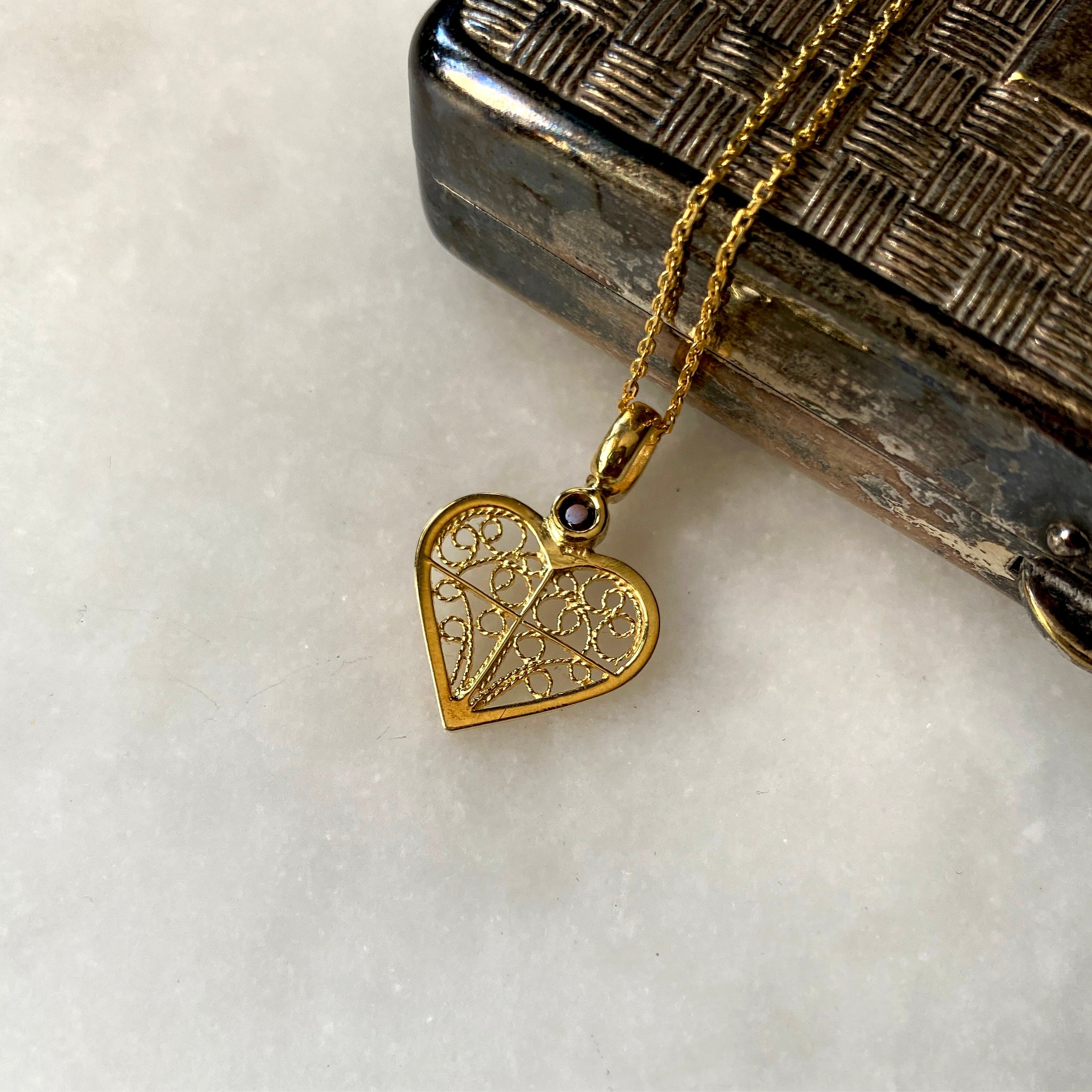 ALICE HEART NECKLACE - GARNET STONE