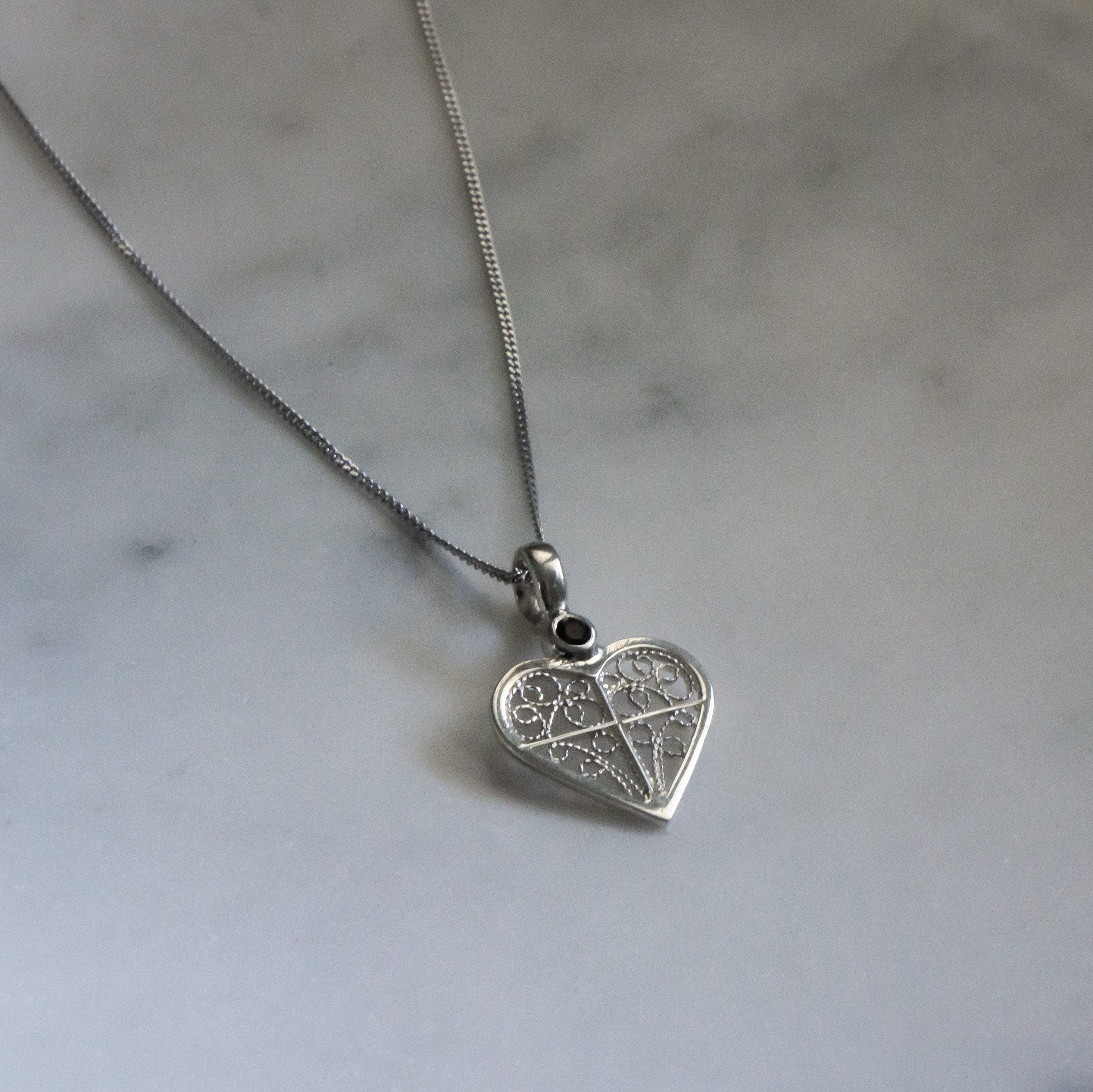 ALICE HEART NECKLACE - GARNET STONE