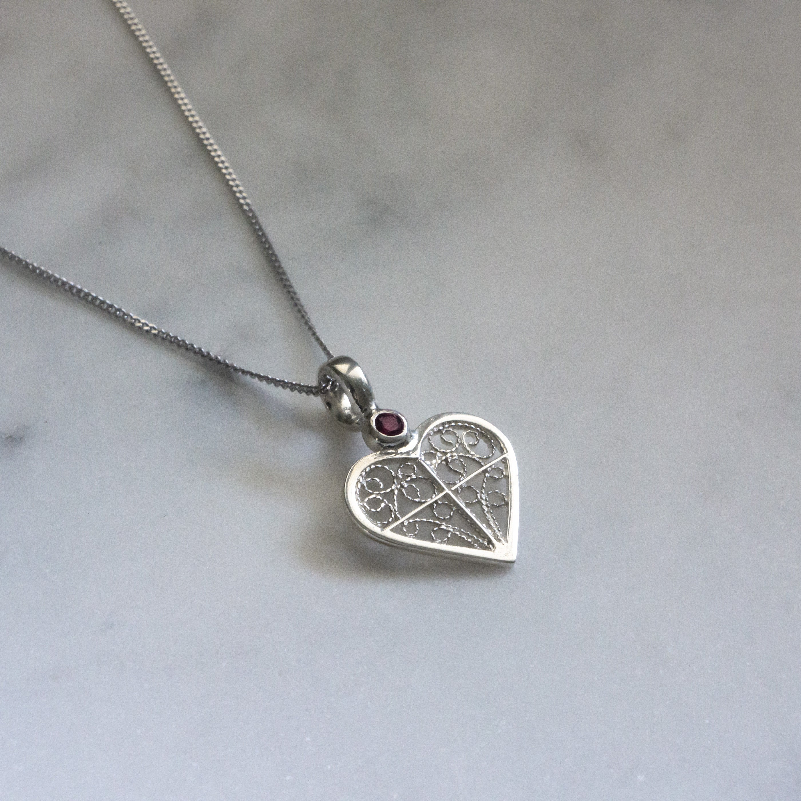 ALICE HEART NECKLACE - GARNET STONE