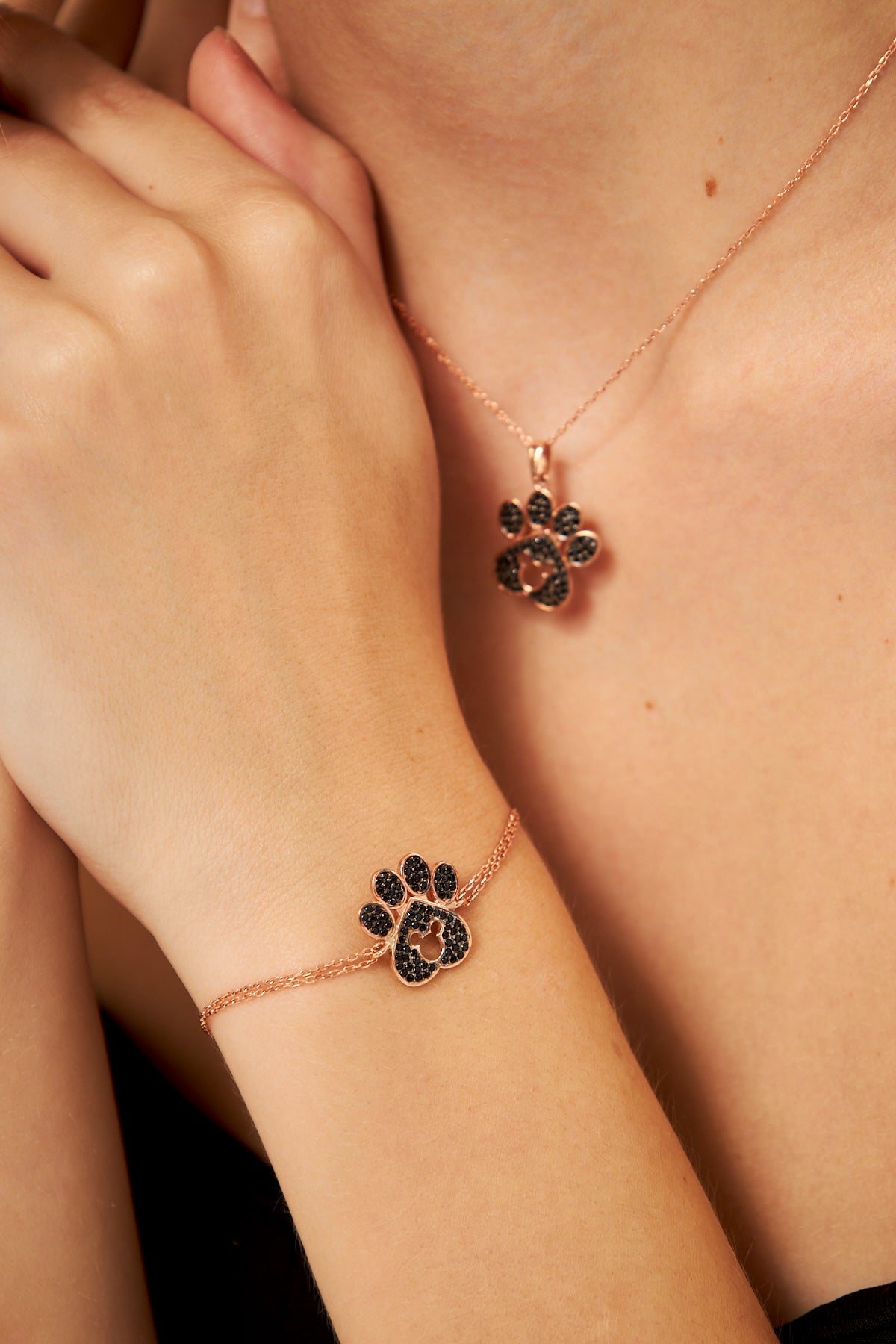 Black Mickey Mouse Paw Necklace Bracelet Set